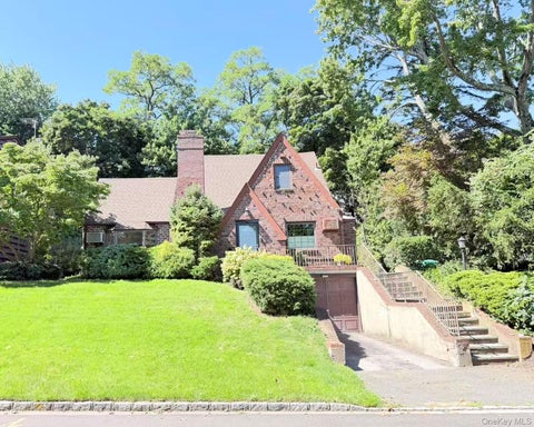 Homes For Sale - 11 W Terrace Road<br/> Nassau County, Great Neck, NY 11021