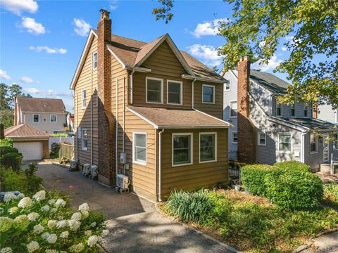 Photo of 45-28 Westminster Road, Great Neck, NY 11020 (MLS # 920385)