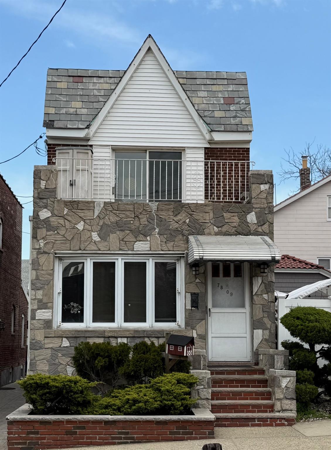 Rental Property at 88th St  St 2nd Fl, Glendale, Queens, NY - Bedrooms: 1 
Bathrooms: 1 
Rooms: 3  - $2,200 MO.