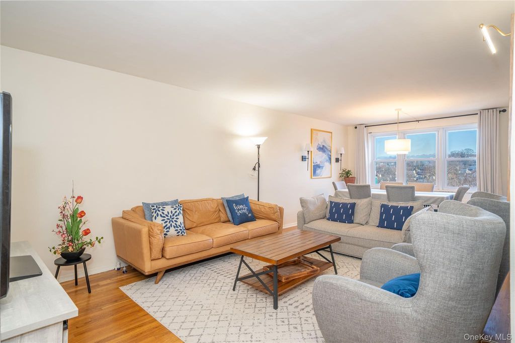Photo of 495 Odell Avenue #8R, Yonkers, NY 10703 (MLS # 944696)