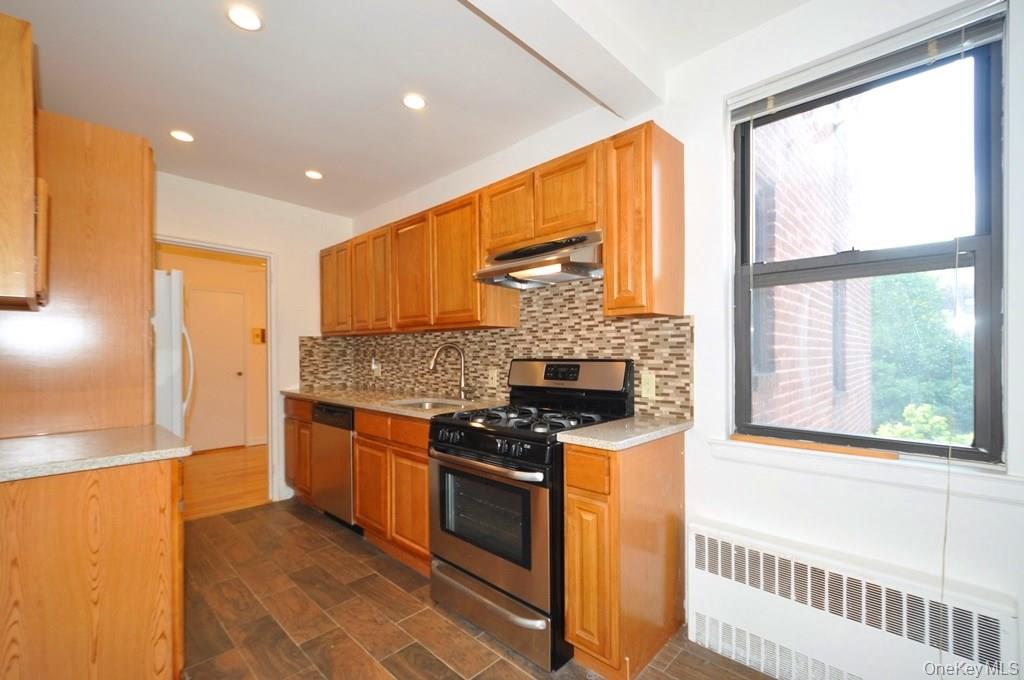 Scarsdale, New York 10583, United States, 1 Bedroom Bedrooms, ,1 BathroomBathrooms,Residential,Active,222542