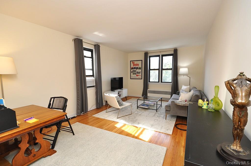 Scarsdale, New York 10583, United States, 1 Bedroom Bedrooms, ,1 BathroomBathrooms,Residential,Active,222542