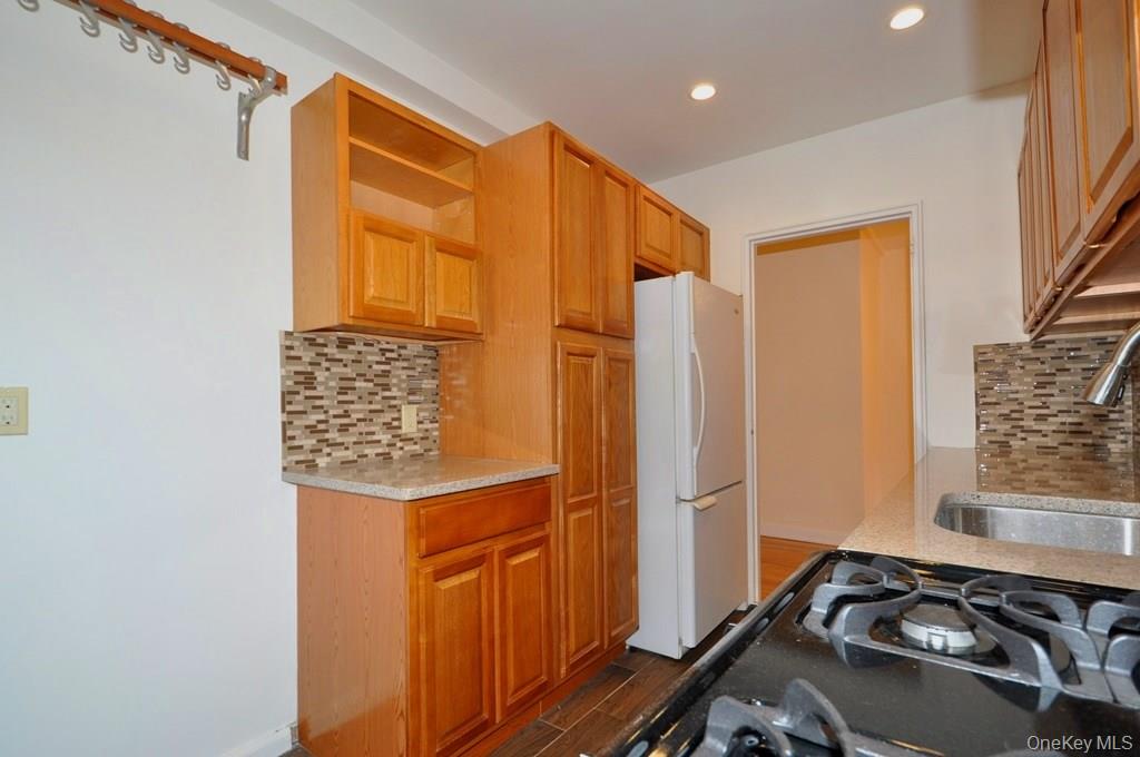 Scarsdale, New York 10583, United States, 1 Bedroom Bedrooms, ,1 BathroomBathrooms,Residential,Active,222542