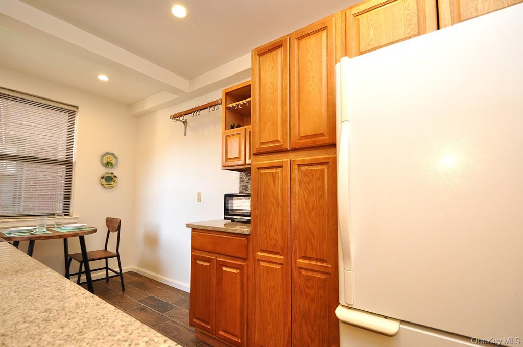 Scarsdale, New York 10583, United States, 1 Bedroom Bedrooms, ,1 BathroomBathrooms,Residential,Active,222542