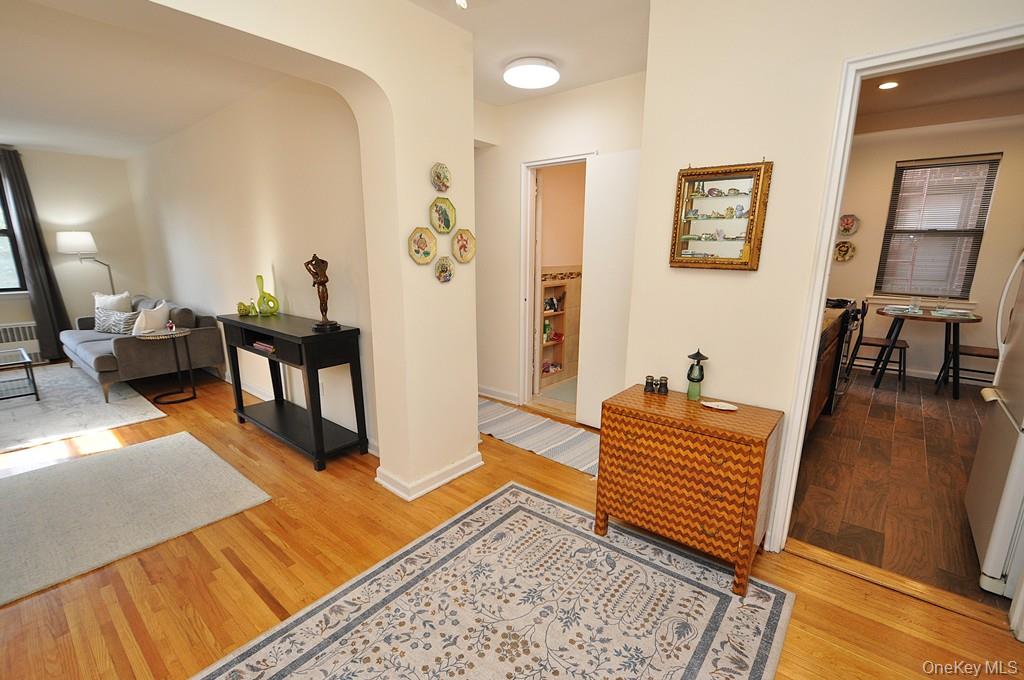 Scarsdale, New York 10583, United States, 1 Bedroom Bedrooms, ,1 BathroomBathrooms,Residential,Active,222542