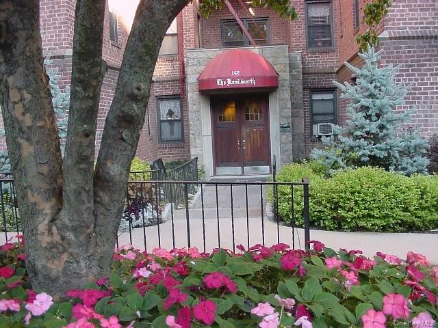 Scarsdale, New York 10583, United States, 1 Bedroom Bedrooms, ,1 BathroomBathrooms,Residential,Active,222542