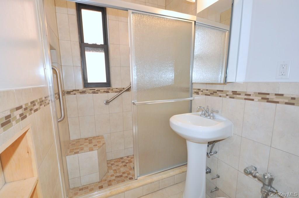 Scarsdale, New York 10583, United States, 1 Bedroom Bedrooms, ,1 BathroomBathrooms,Residential,Active,222542