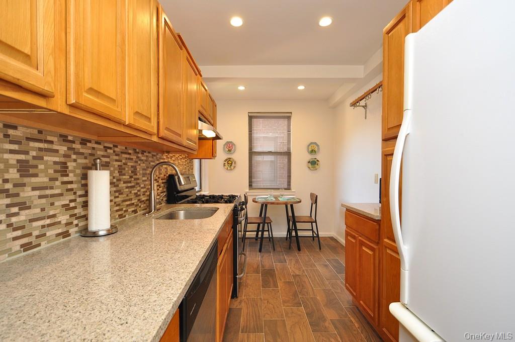 Scarsdale, New York 10583, United States, 1 Bedroom Bedrooms, ,1 BathroomBathrooms,Residential,Active,222542