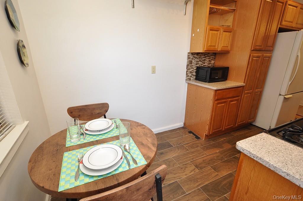 Scarsdale, New York 10583, United States, 1 Bedroom Bedrooms, ,1 BathroomBathrooms,Residential,Active,222542