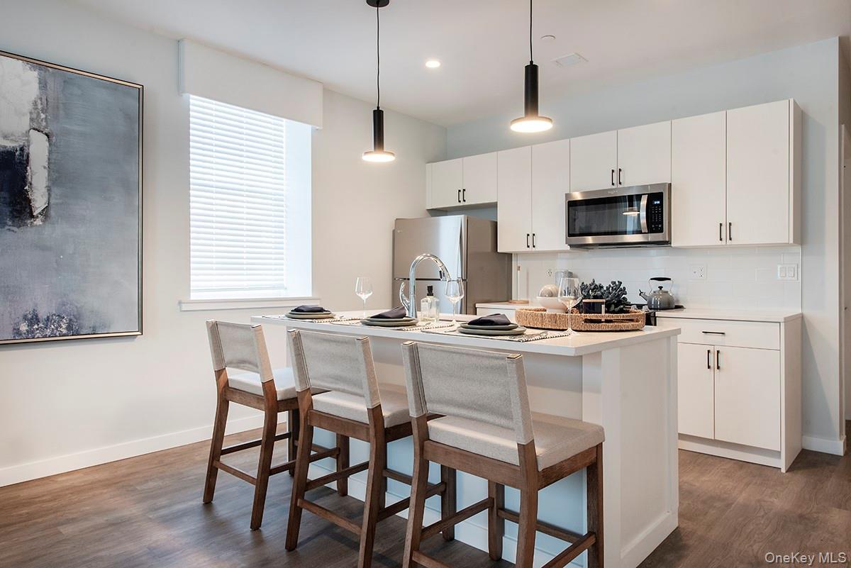 300 Carleton Avenue 7213