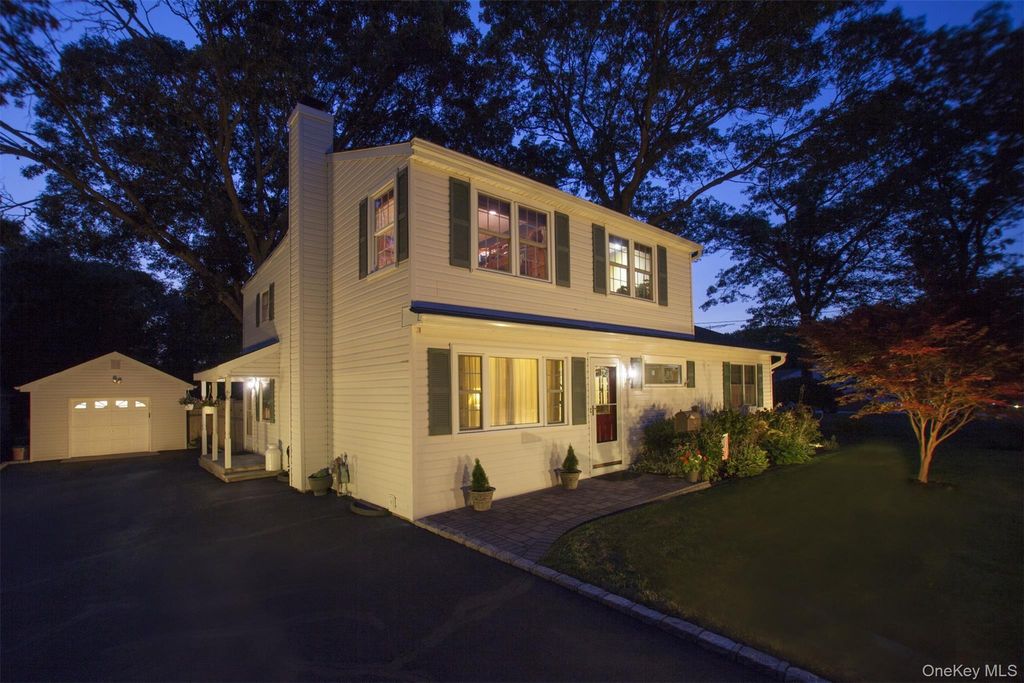 Photo of 148 Malts Avenue, West Islip, NY 11795 (MLS # 962719)