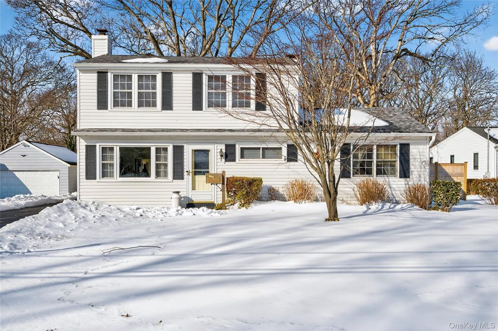 Photo of 148 Malts Avenue, West Islip, NY 11795 (MLS # 962719)