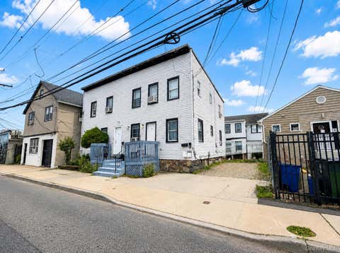 Photo of 124 Center Avenue, Mamaroneck, NY 10543 (MLS # 1011135)