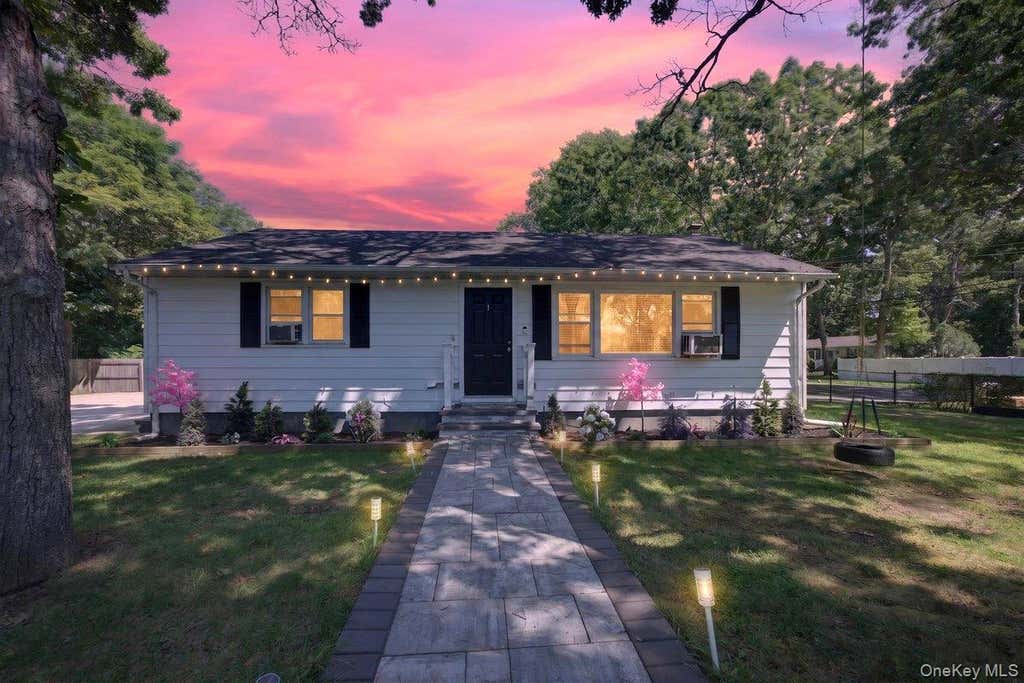 Photo of 287 Whittier Drive, Mastic Beach, NY 11951 (MLS # 1043220)