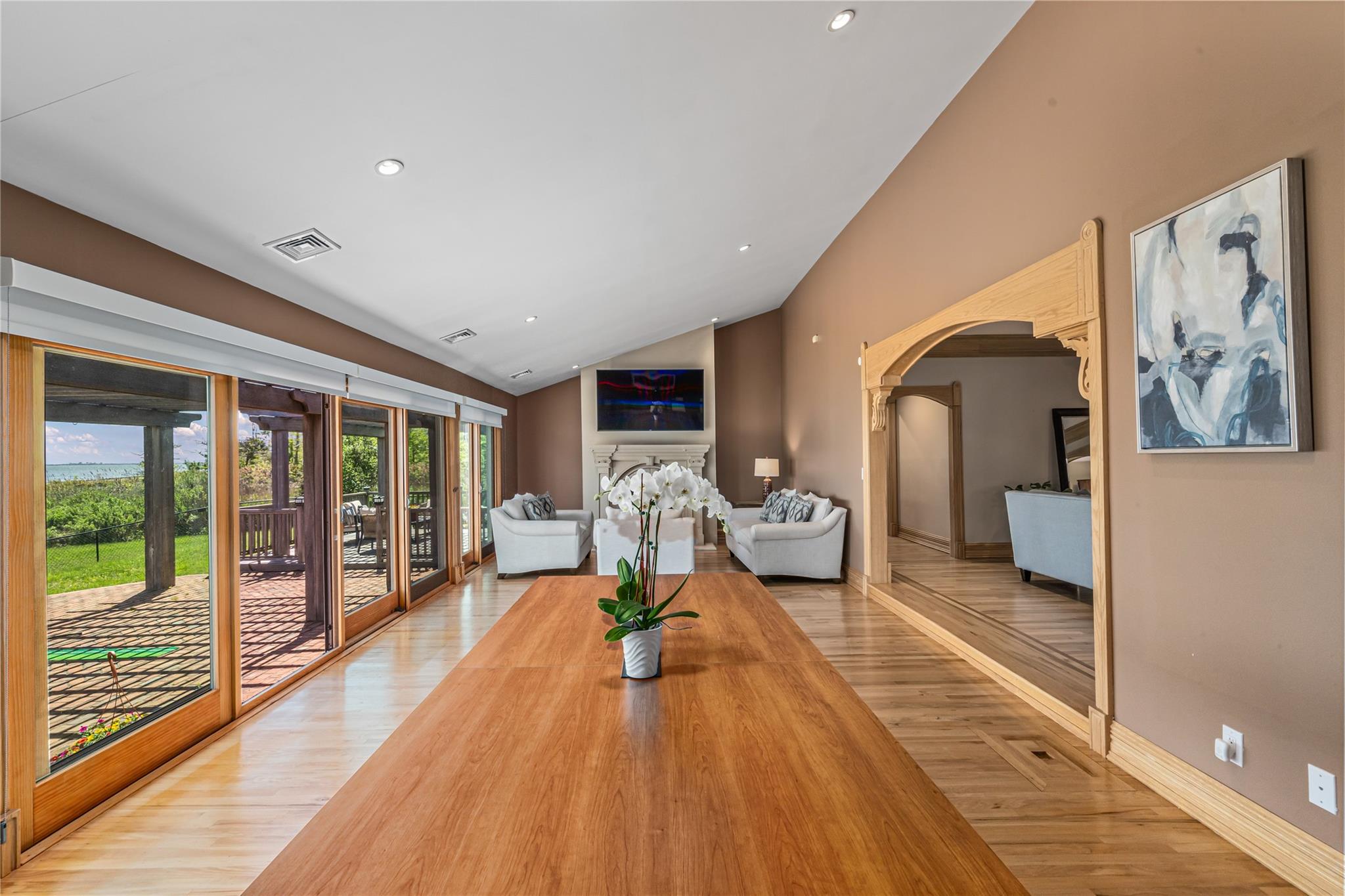15 Post Lane, Bay Shore, New York image 12