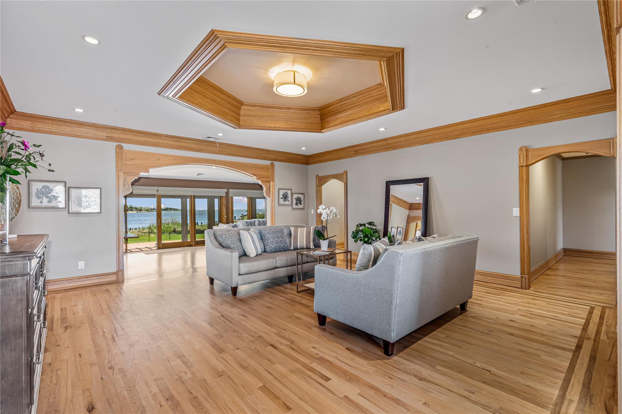 15 Post Lane, Bay Shore, New York image 8