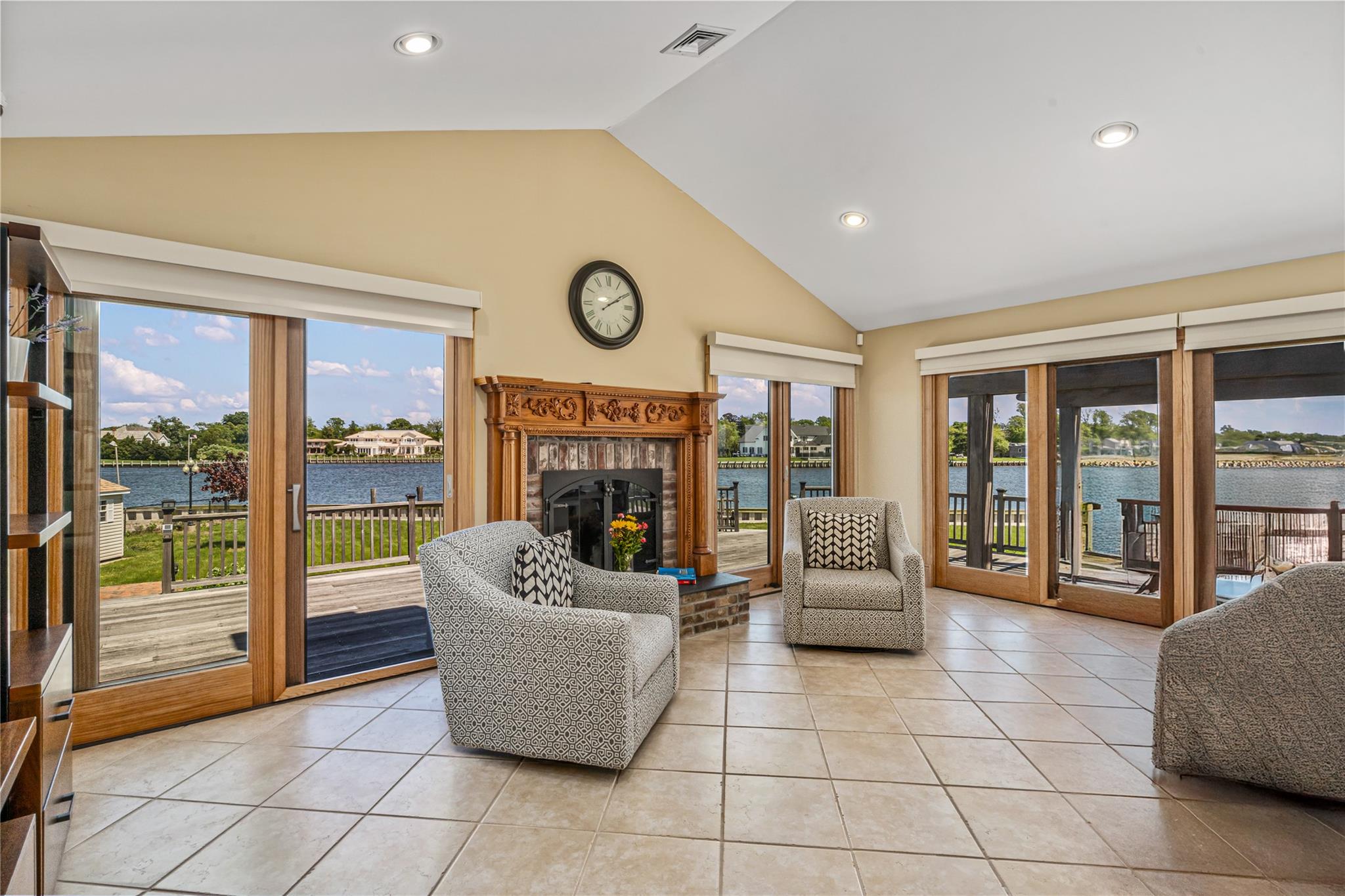 15 Post Lane, Bay Shore, New York image 20