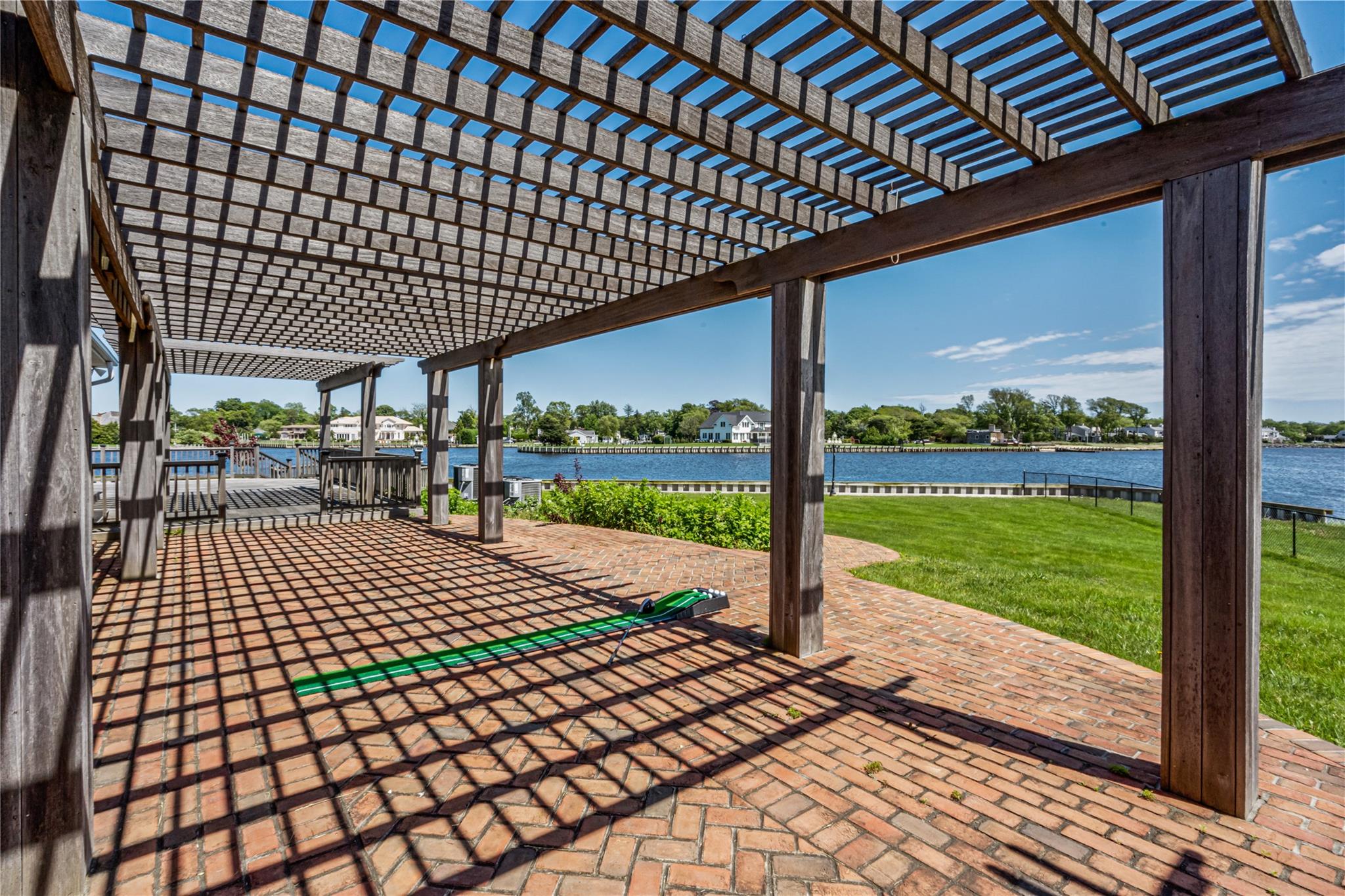 15 Post Lane, Bay Shore, New York image 39