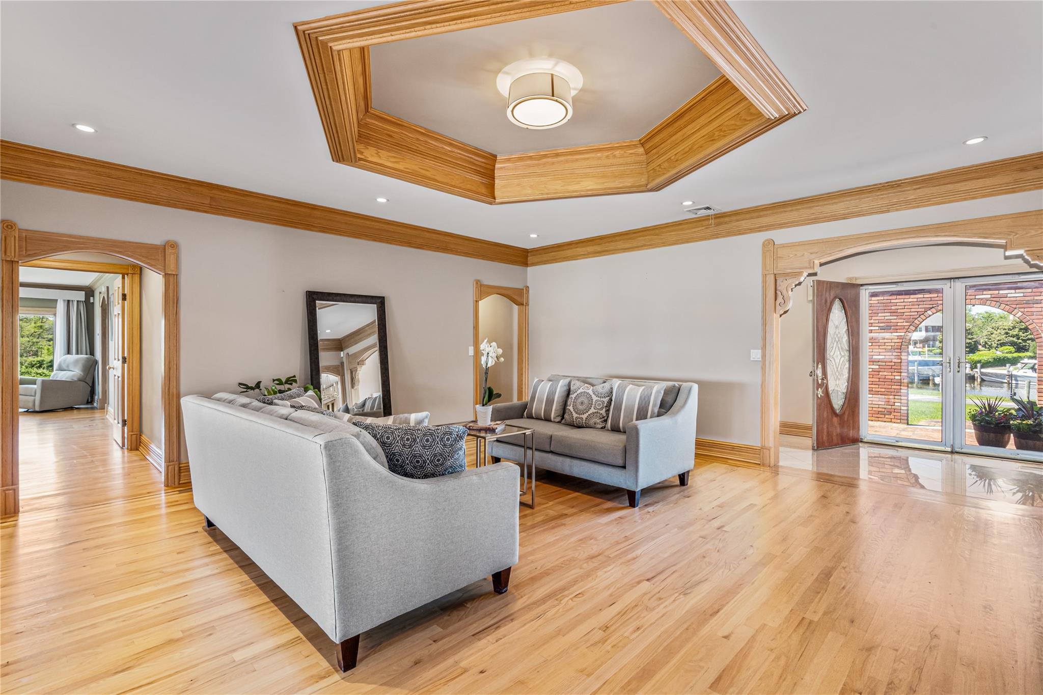 15 Post Lane, Bay Shore, New York image 6