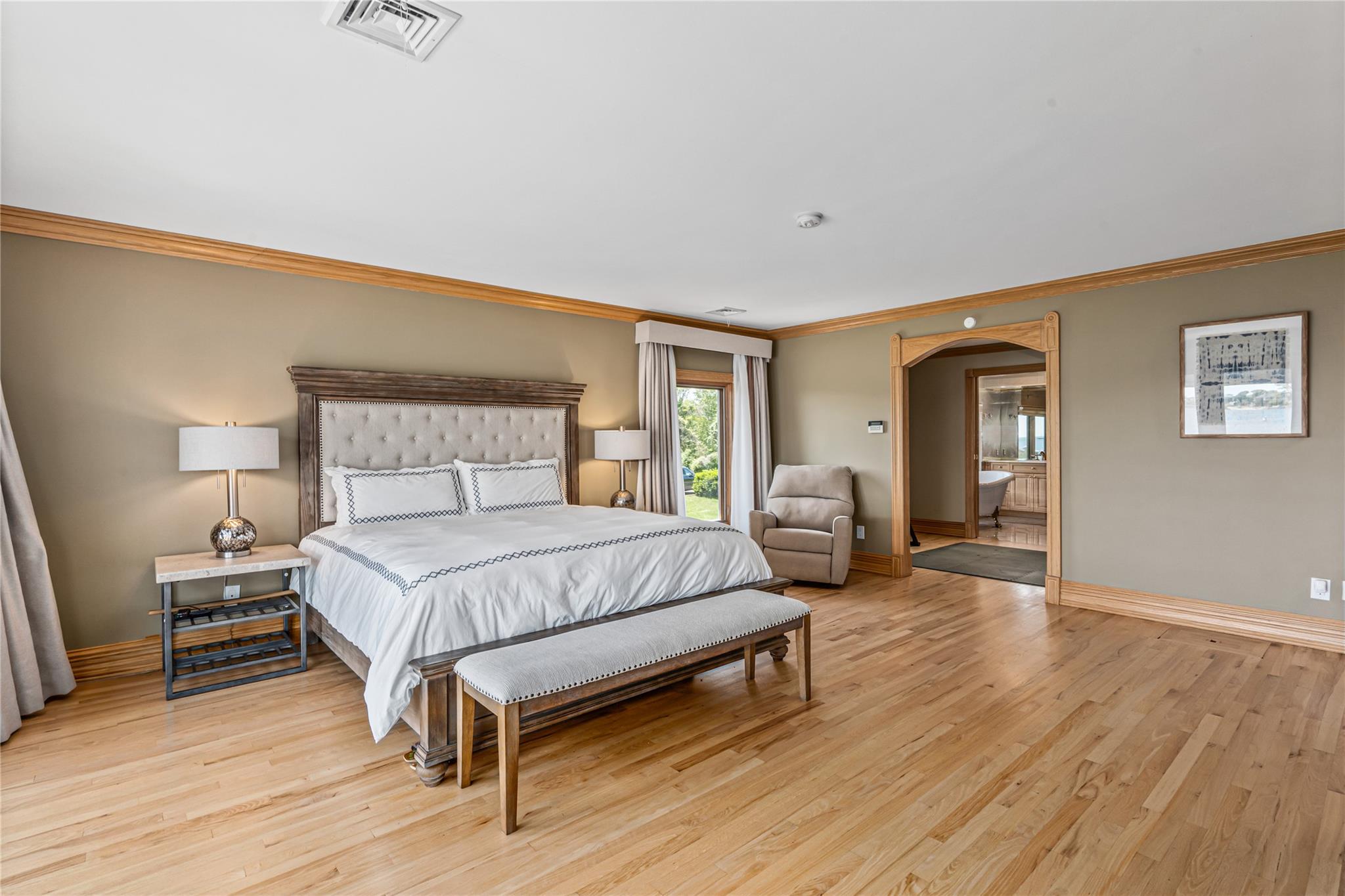 15 Post Lane, Bay Shore, New York image 22