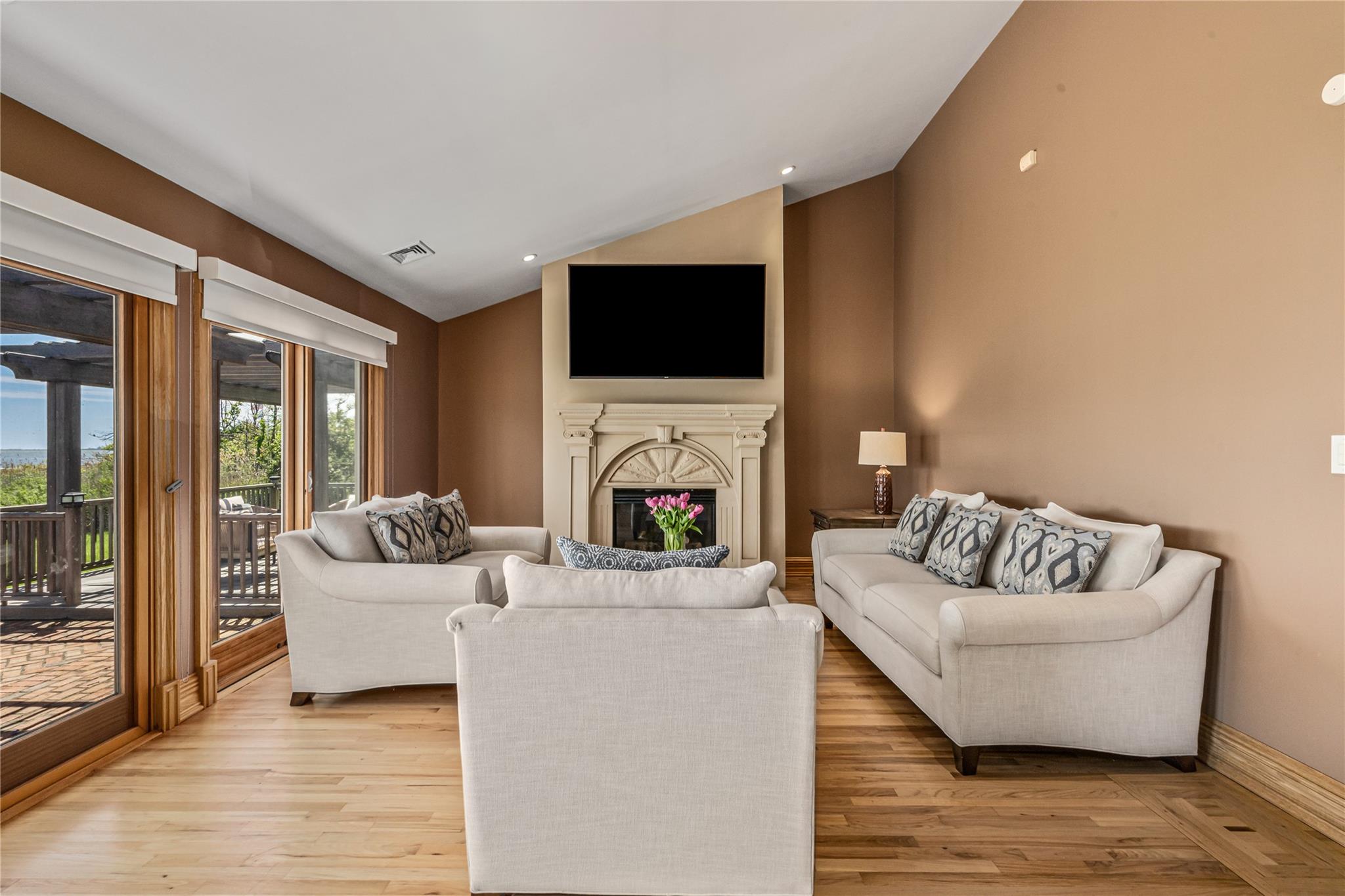 15 Post Lane, Bay Shore, New York image 11