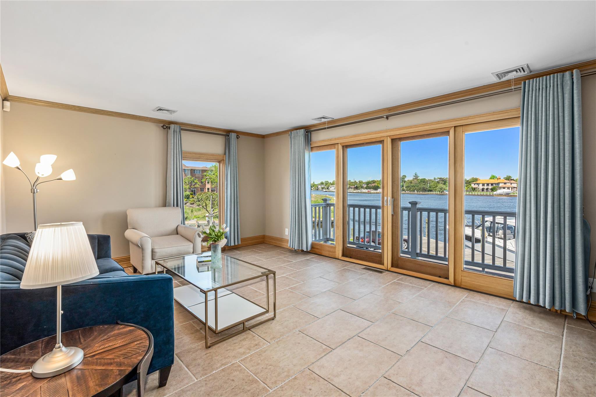 15 Post Lane, Bay Shore, New York image 33