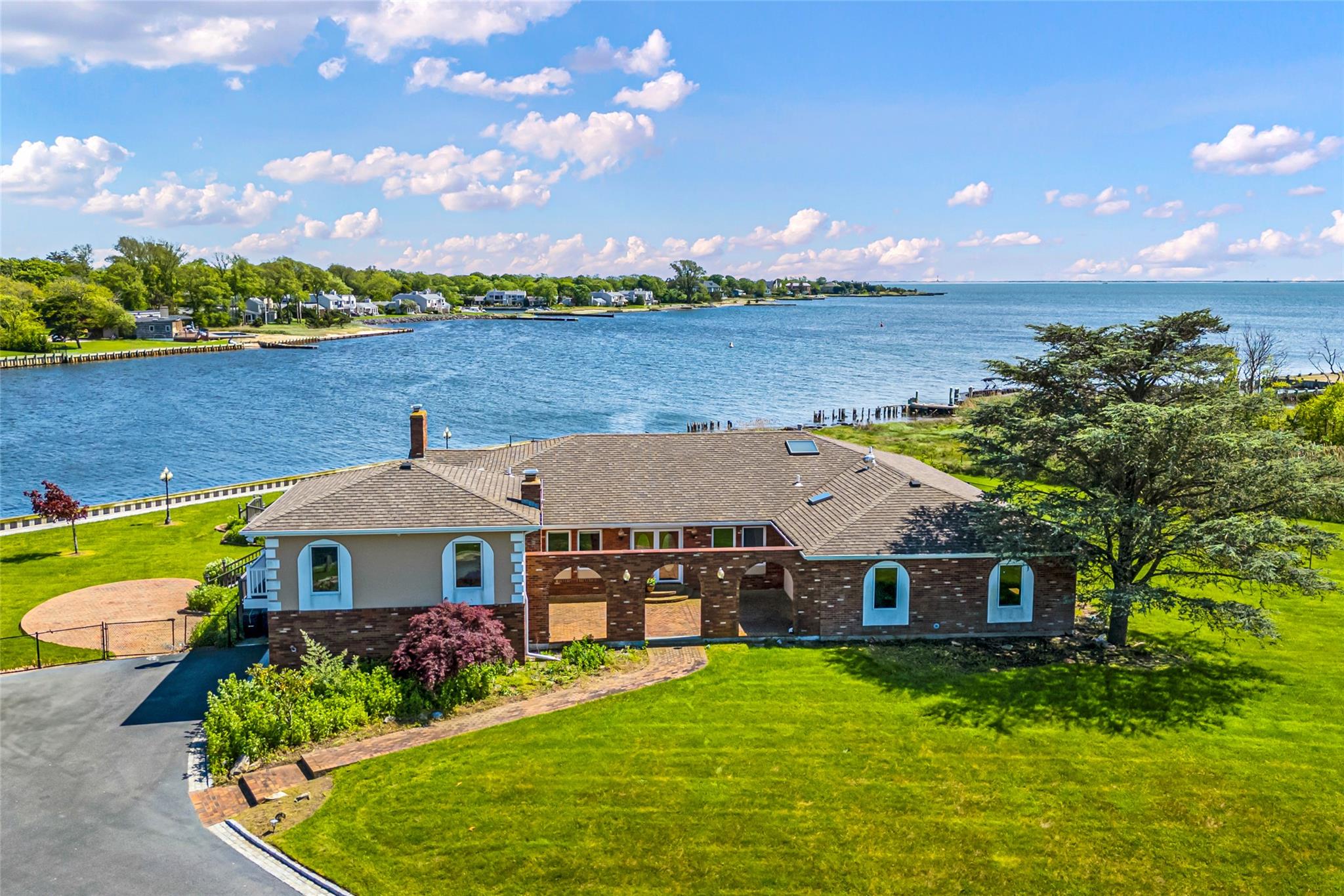 15 Post Lane, Bay Shore, New York image 2