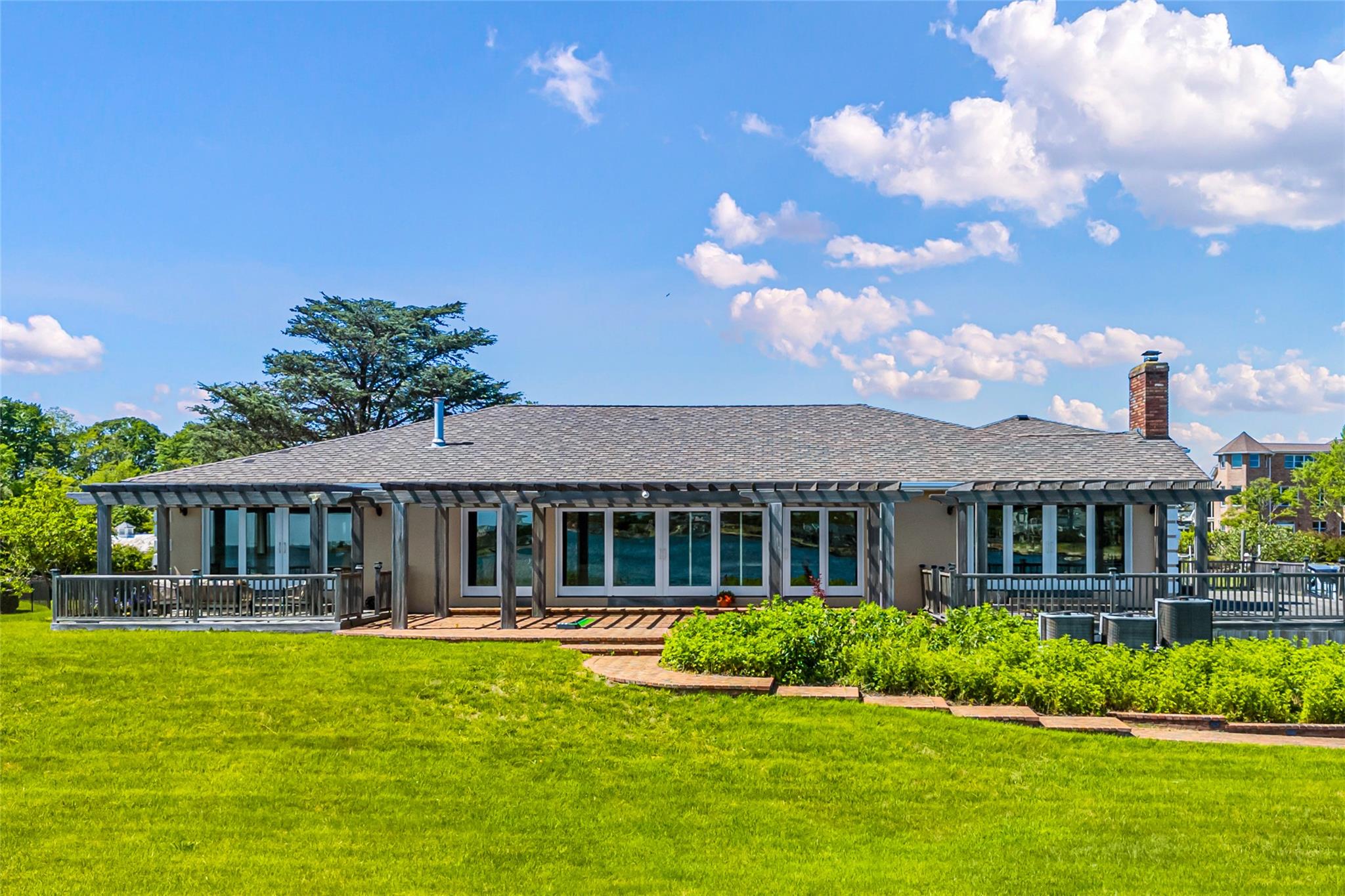 15 Post Lane, Bay Shore, New York image 5