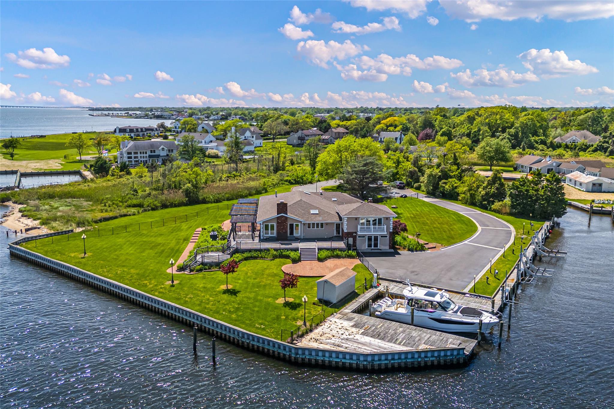 15 Post Lane, Bay Shore, New York image 3