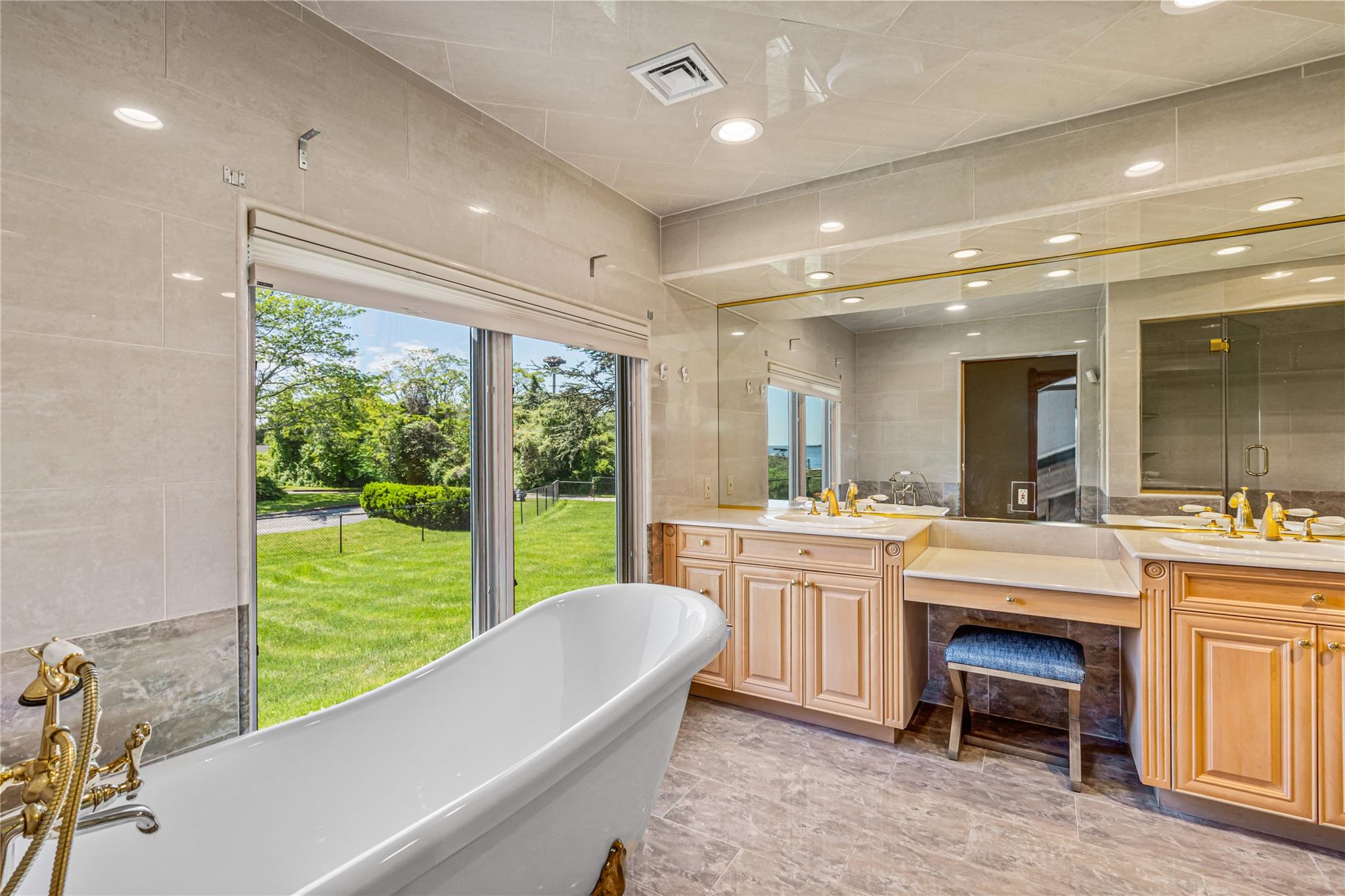 15 Post Lane, Bay Shore, New York image 25