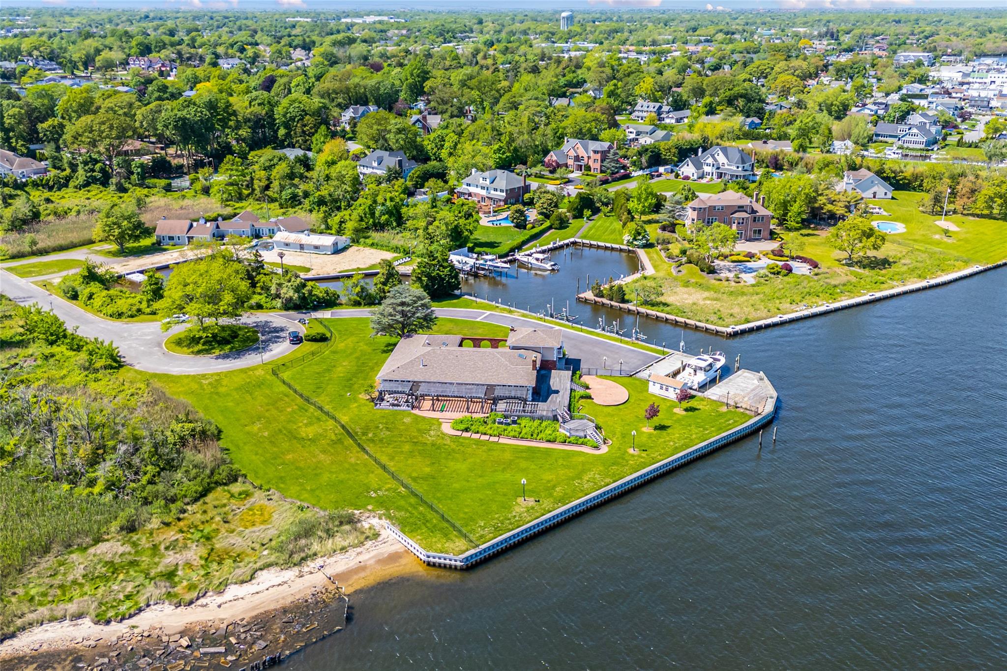 15 Post Lane, Bay Shore, New York image 4