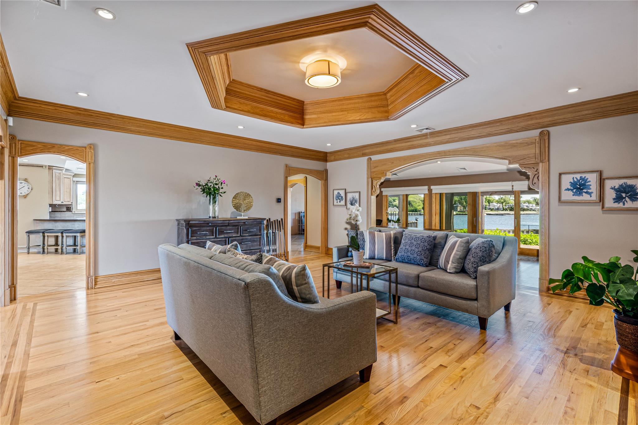 15 Post Lane, Bay Shore, New York image 9