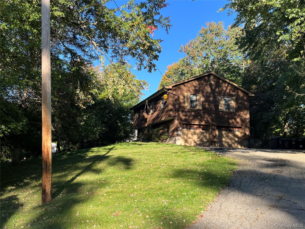 Photo of 15 Rick Lane, Cortlandt Manor, NY 10567 (MLS # 1063132)
