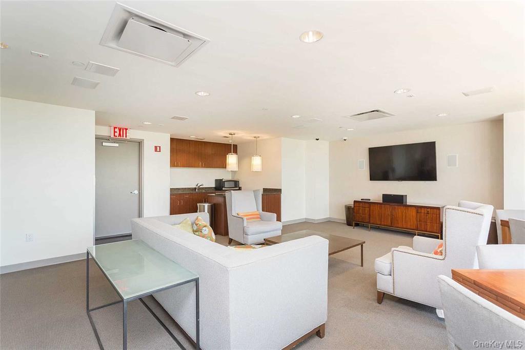 40-28 College Point Blvd 1605