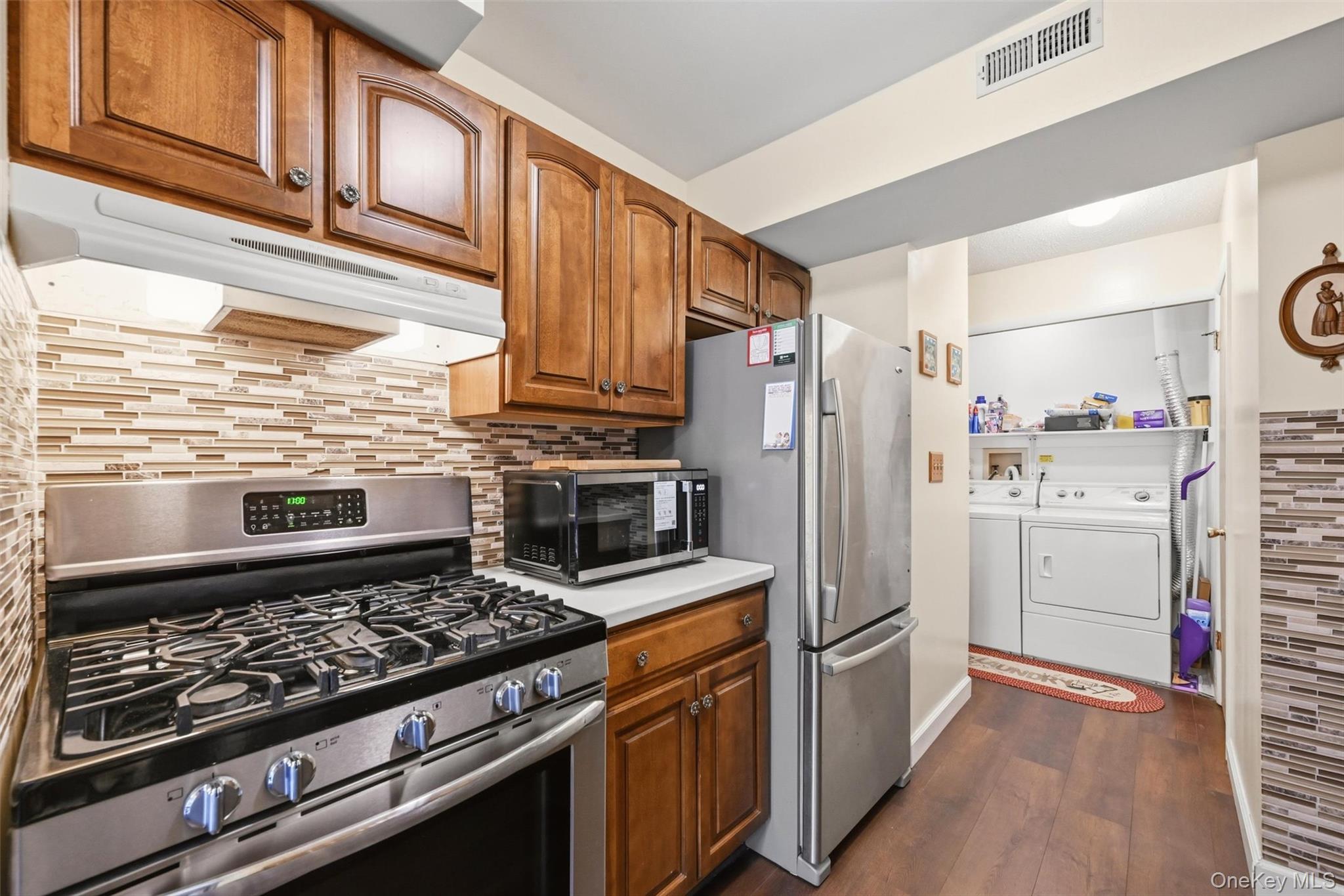 4118 Whispering Hills