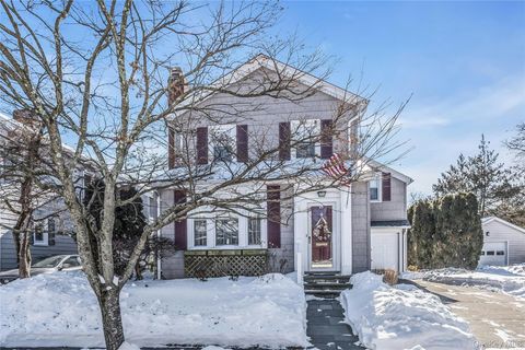 8 3rd Place Garden City NY 11530