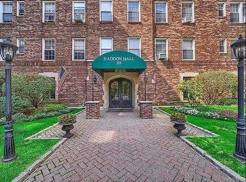 Photo of 25 Parkview Avenue #6L, Bronxville, NY 10708 (MLS # 904115) Photo of 25 Parkview Avenue #6L, Bronxville, NY 10708 (MLS # 904115)
