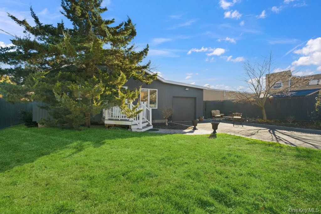 Photo of 9 Lynch Street, Huntington Station, NY 11746 (MLS # 938958)