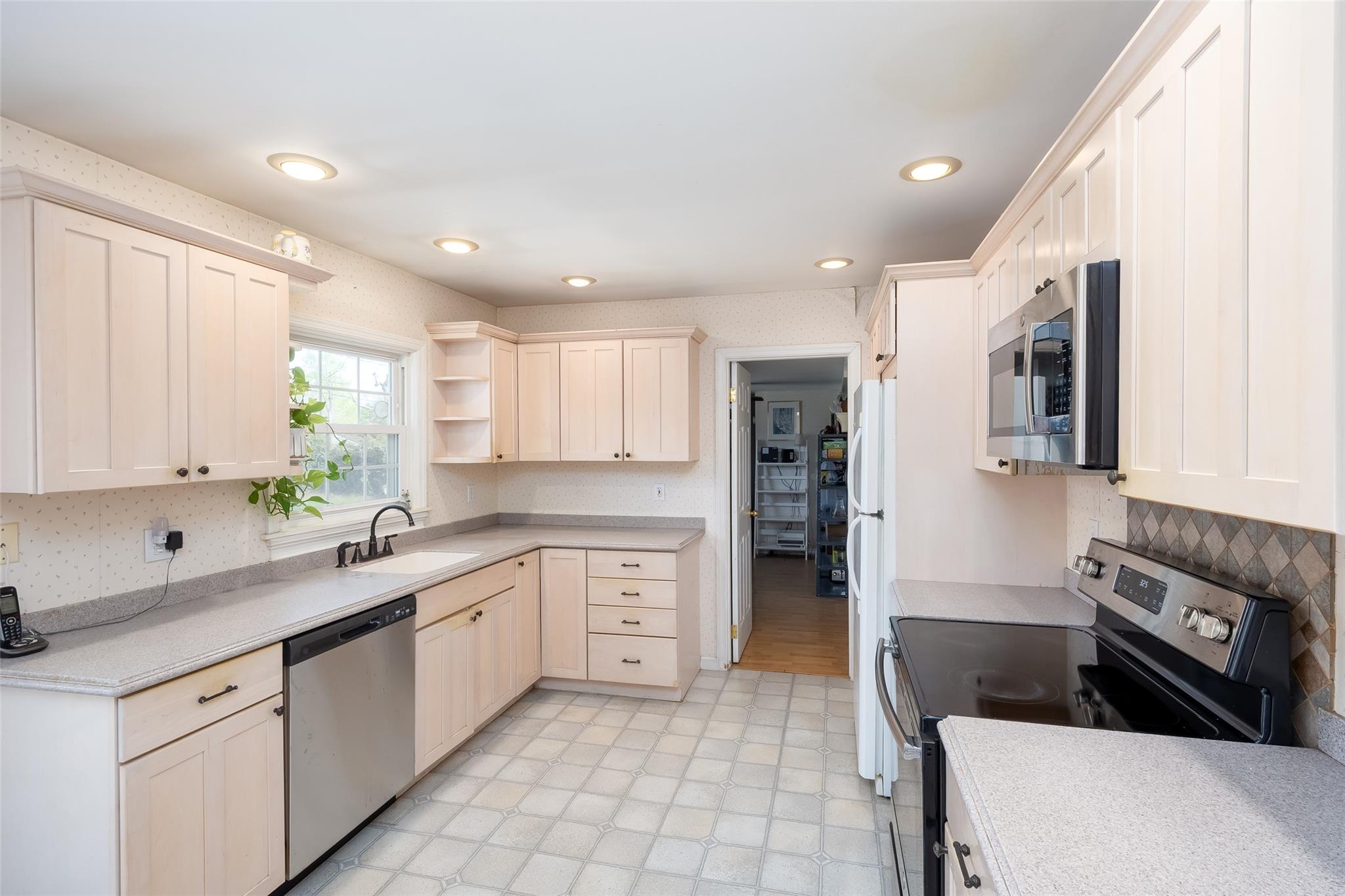 5 Seward Lane, Stony Brook, New York image 8