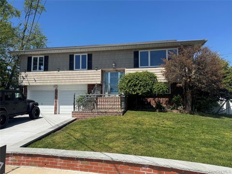 Homes For Sale - 14 Hilton Court<br/> Hicksville, NY 11801
