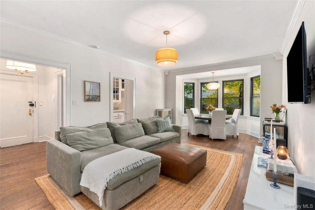 Photo of 56 Pondfield Road W #2A, Bronxville, NY 10708 (MLS # 1064046)