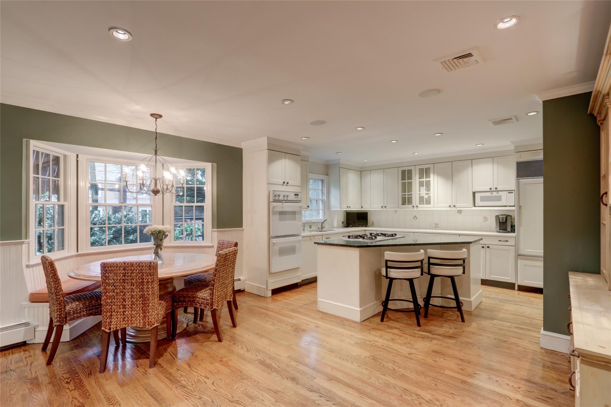16 Warwick Road, Rockville Centre, New York image 9