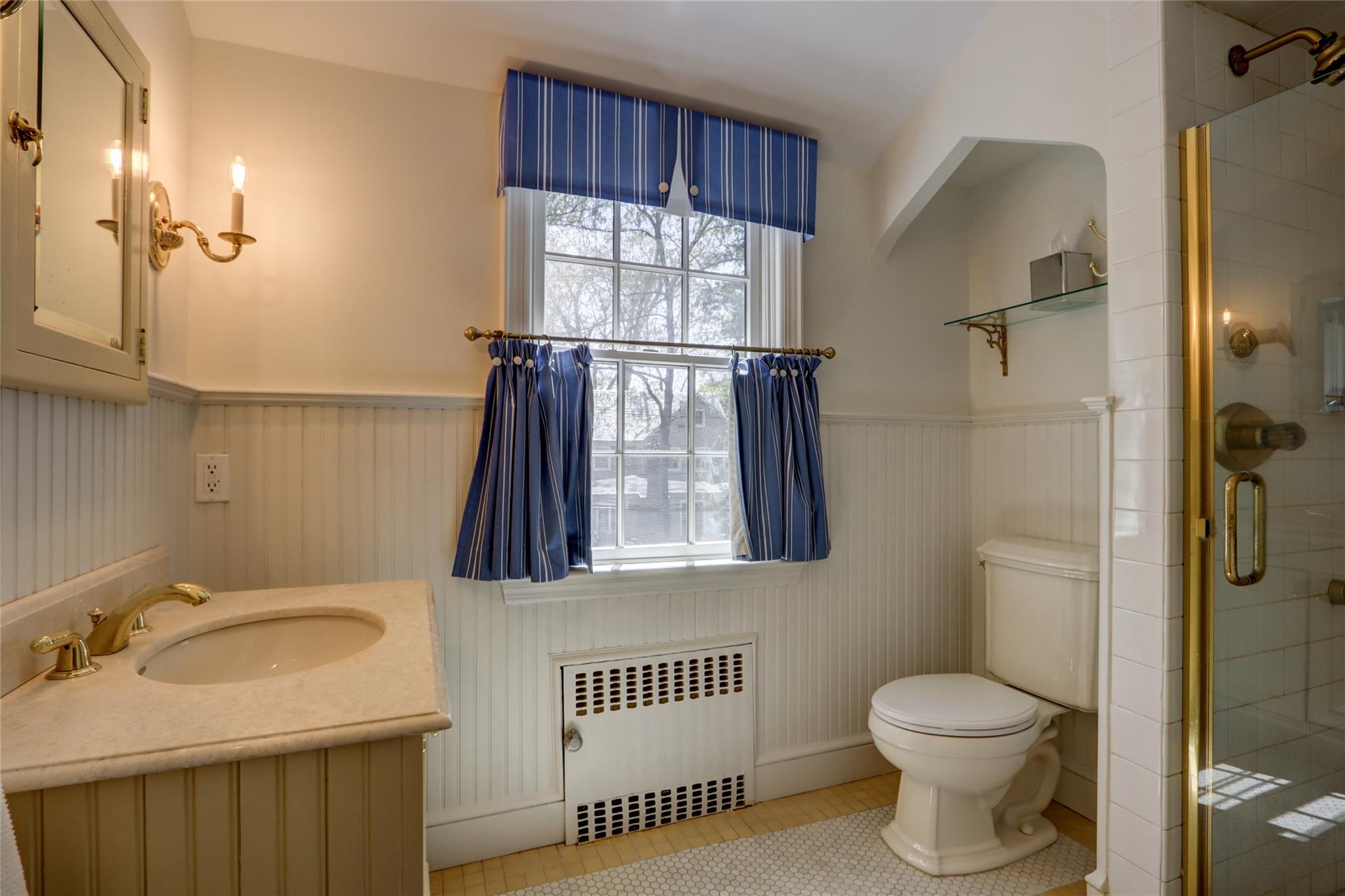 16 Warwick Road, Rockville Centre, New York image 14