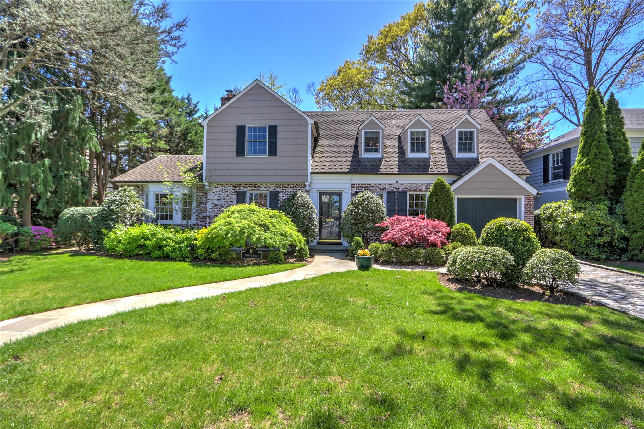 16 Warwick Road, Rockville Centre, New York image 1