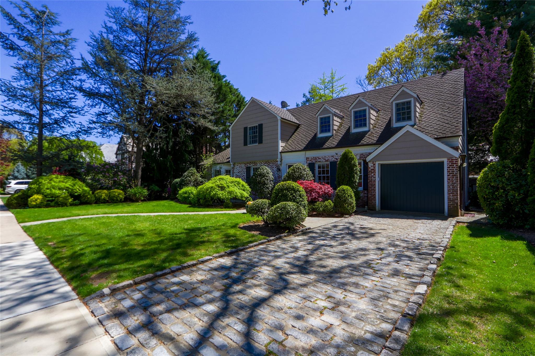 16 Warwick Road, Rockville Centre, New York image 2