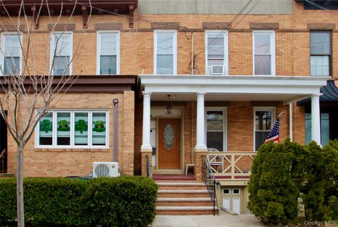 6622 79th Place Middle Village NY 11379