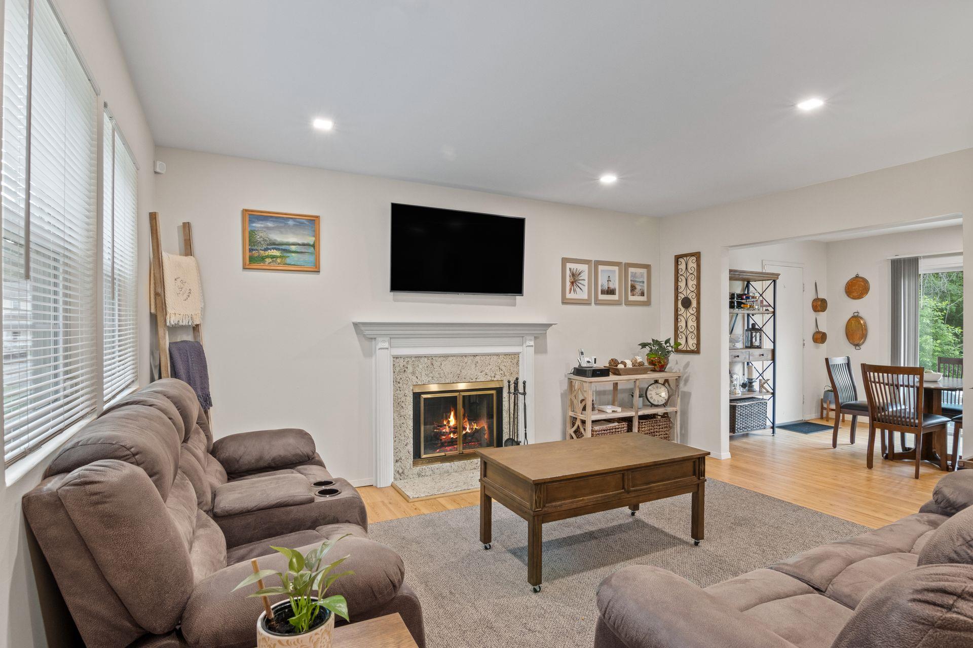 12 Franklin Commons, Yaphank, New York image 5