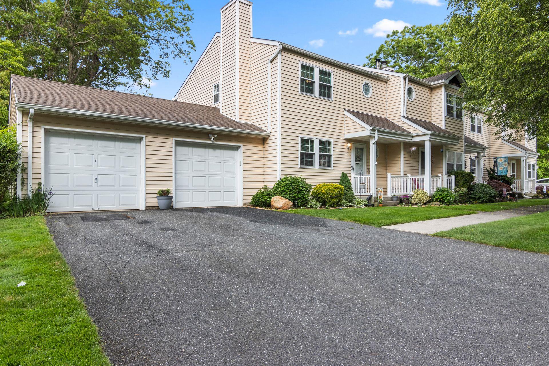 12 Franklin Commons, Yaphank, New York image 1