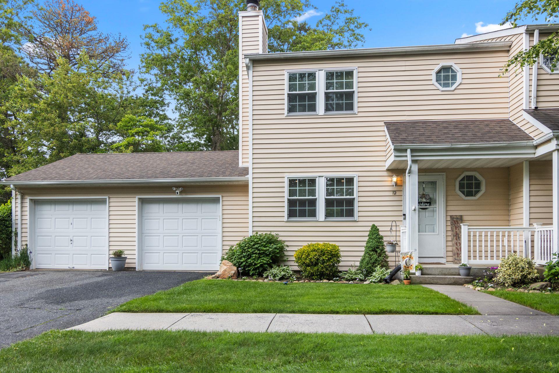 12 Franklin Commons, Yaphank, New York image 3