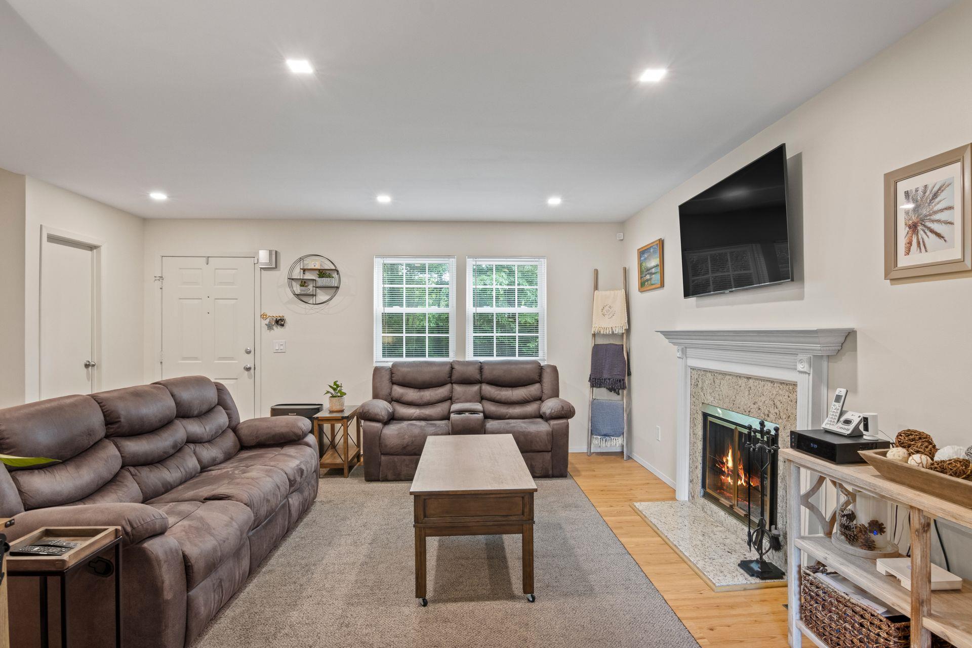 12 Franklin Commons, Yaphank, New York image 6